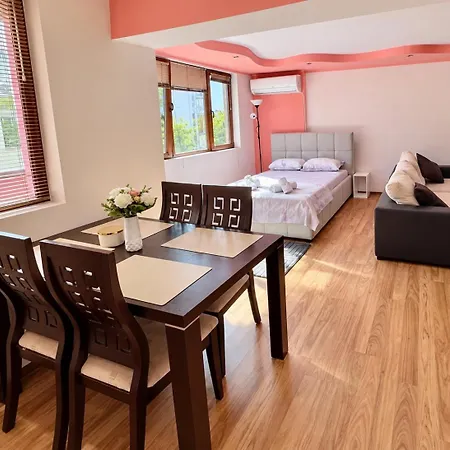 Apartamento Rose Cream Cozy 1bedroom In Burgas